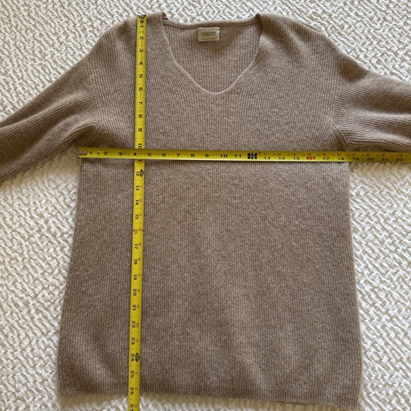 Vintage United Colors of Benetton Taupe V-Neck Sweater, Wool + Angora, Small - Picture 11 of 12